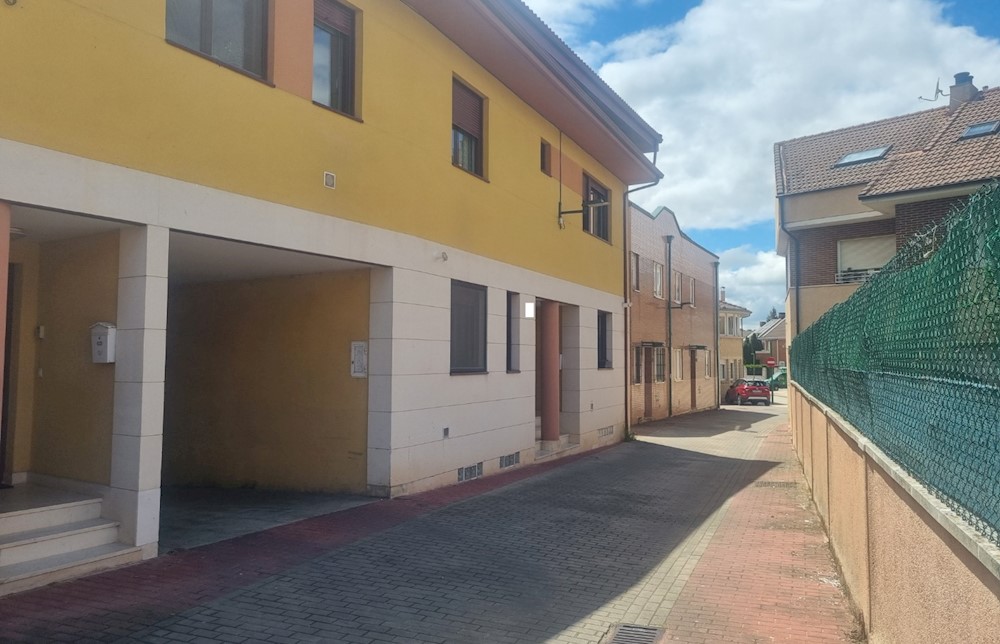 Foto de inmueble: CASA CON TERRAZA AL SUR EN BARRIO DE VILLATORO