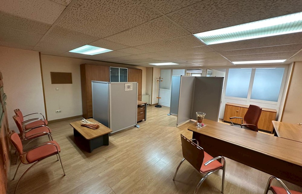 Foto de inmueble: OFICINA EN ALQUILER – AVDA. REYES CATÓLICOS